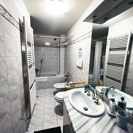 Terrace View Мольтрасио